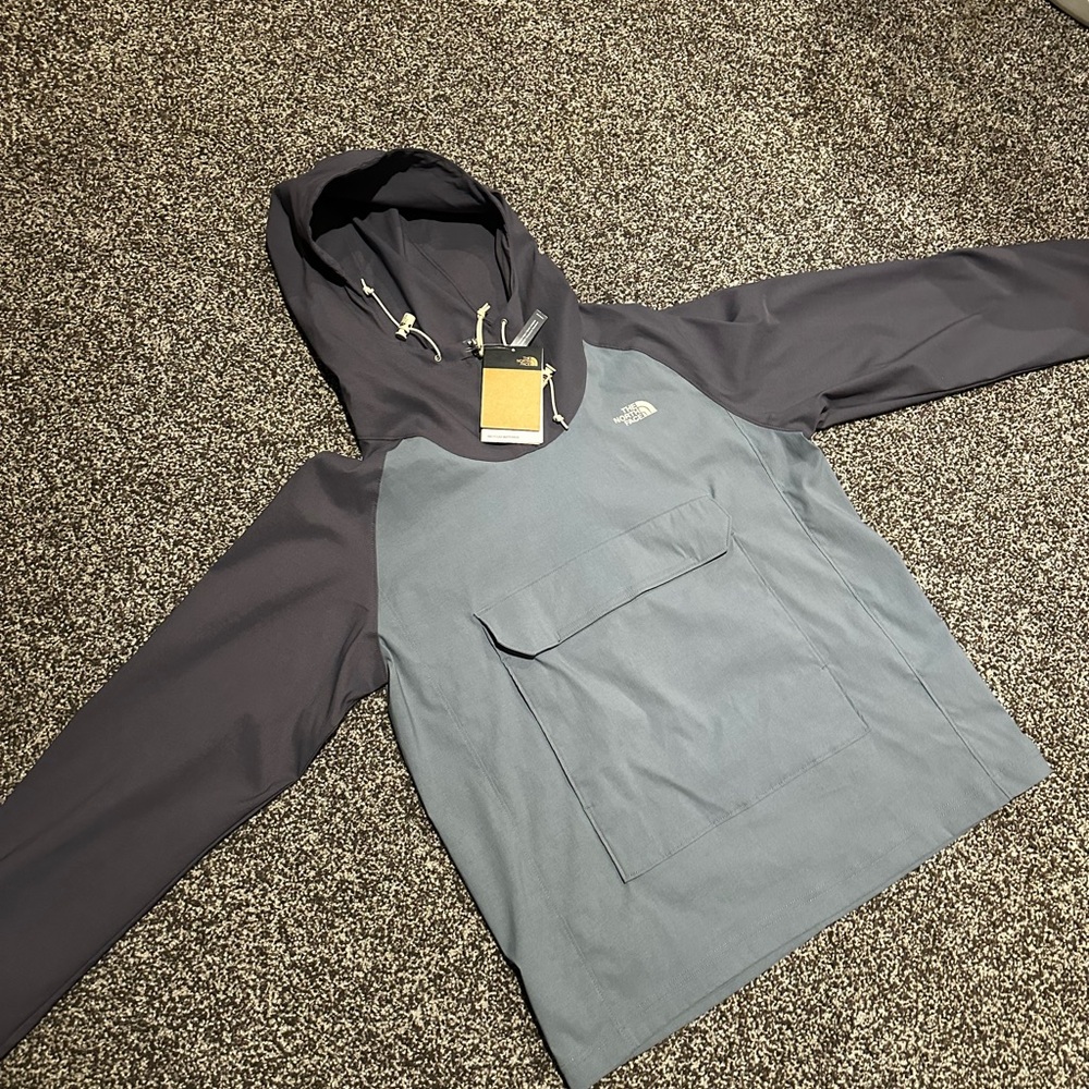 New North Face pull over